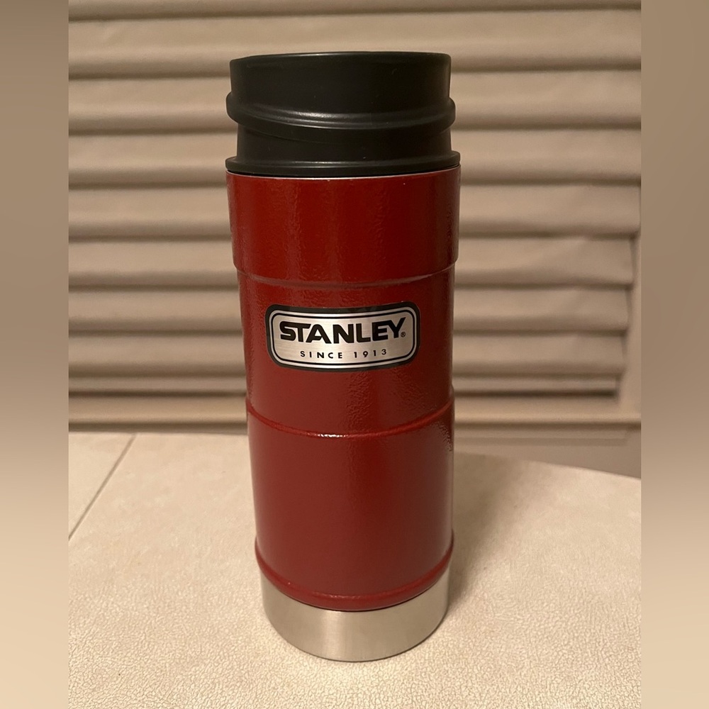 RARE Stanley tumbler in beautiful dark brick red.